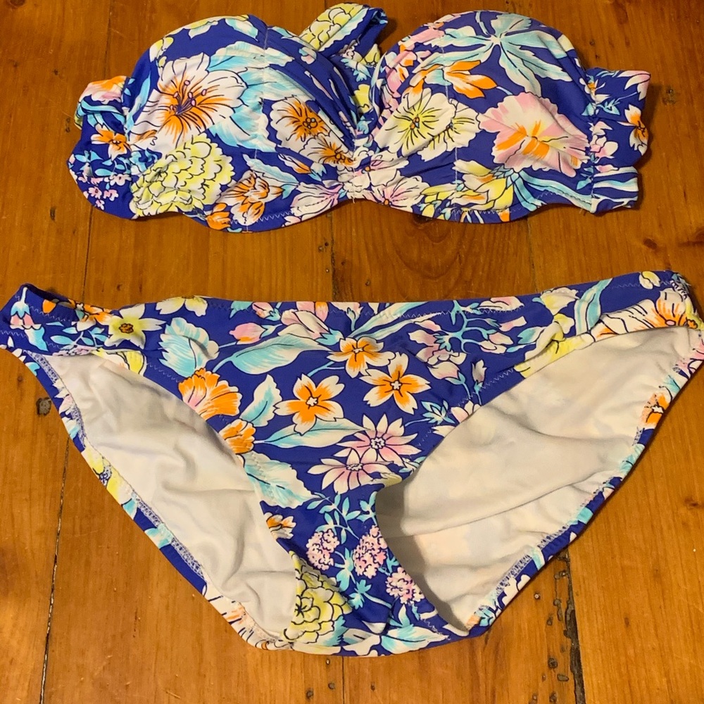 Royal blue floral bikini set!